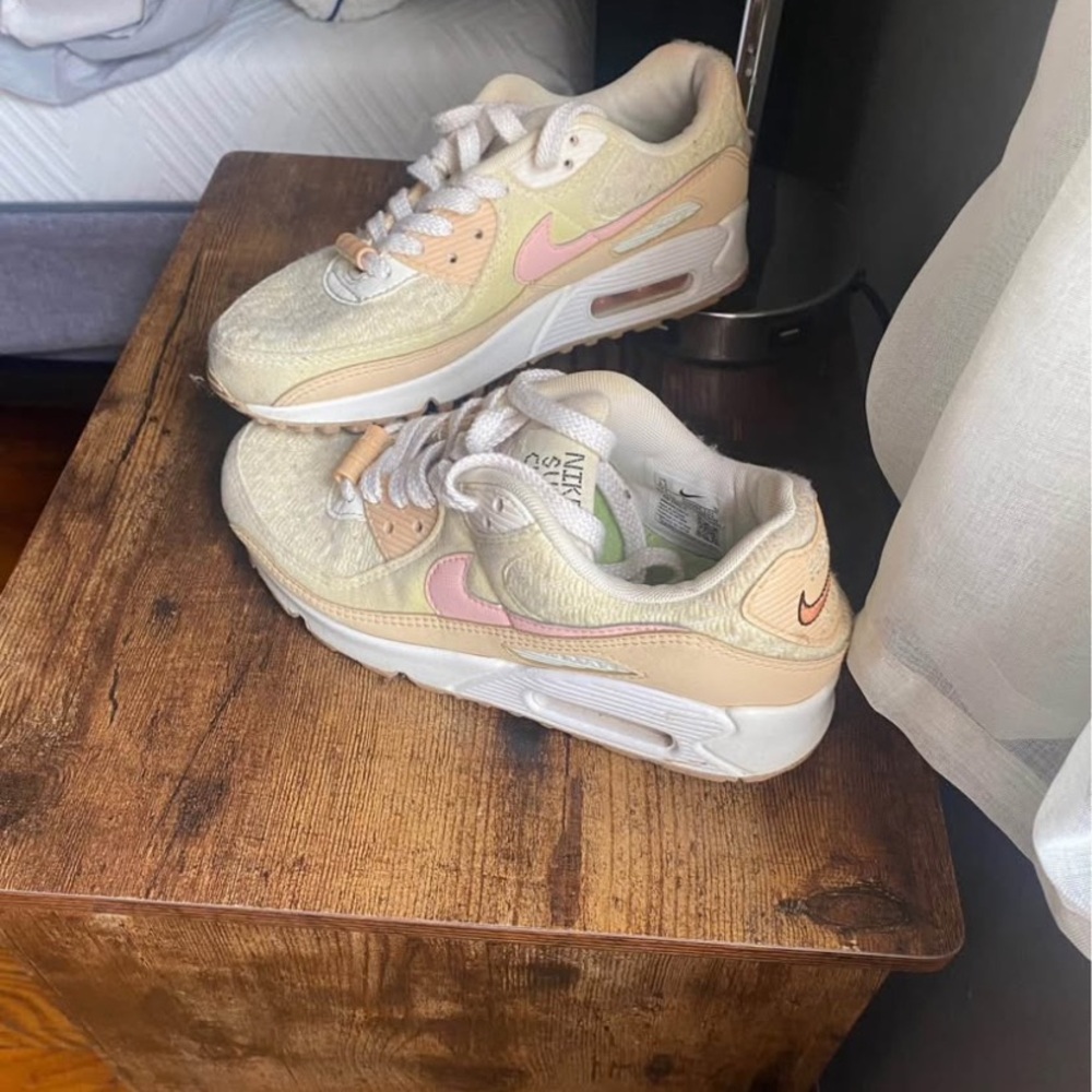 Nike Air Max in Beige and Light Pink